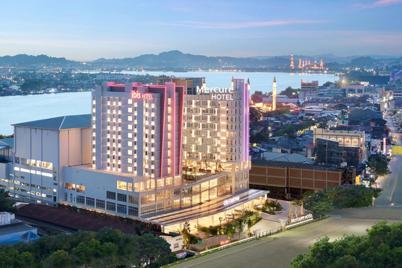 Ibis Samarinda Hotel Exterior photo
